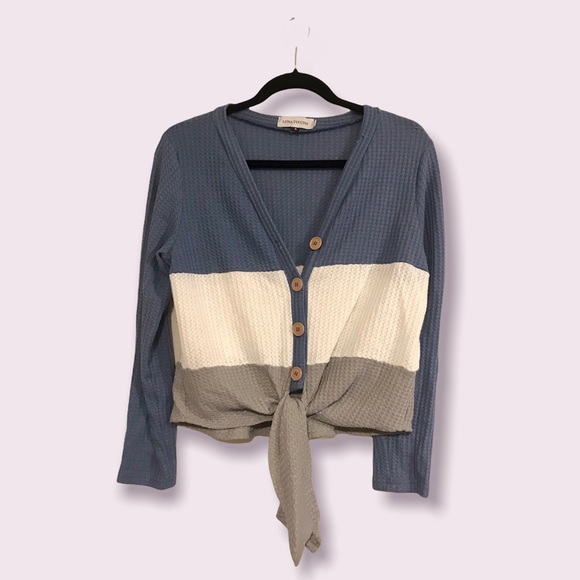 🌟SALE 2/$10.00‼️ Luna Tuccini Blue/White Color-Block Tie-Front Top, Size M - Picture 1 of 9